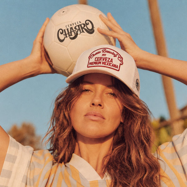 Gorra Trucker Marfil, Cervecería Charro 2026 Edición Limitada